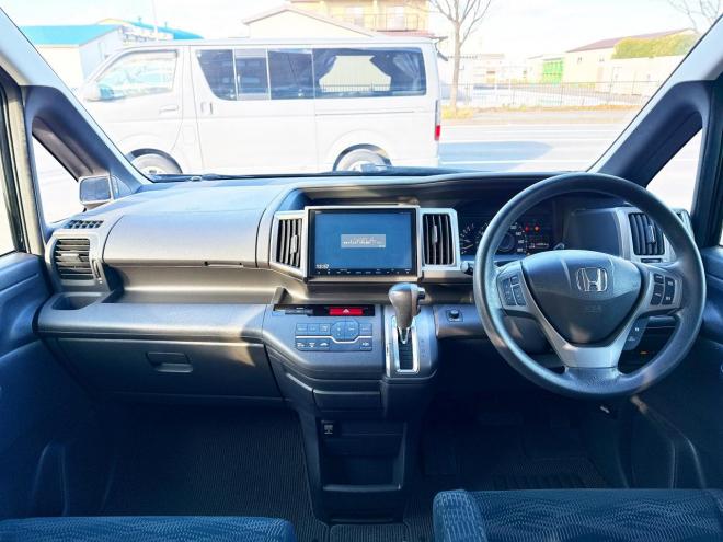 ステップワゴン2.0G Eセレクション 4WD 本州仕入　寒冷地仕様 純正ナビ　Bluetooth接続　後席モニター　パワースライド　アイドリングストップ　社外アルミ　横滑り防止　スマートキー　3列シート　タイミングチェーン車　バックカメラ　フルセグTV 4WD 2000 ５Dr