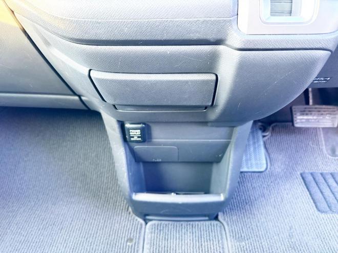 ステップワゴン2.0G Eセレクション 4WD 本州仕入　寒冷地仕様 純正ナビ　Bluetooth接続　後席モニター　パワースライド　アイドリングストップ　社外アルミ　横滑り防止　スマートキー　3列シート　タイミングチェーン車　バックカメラ　フルセグTV 4WD 2000 ５Dr