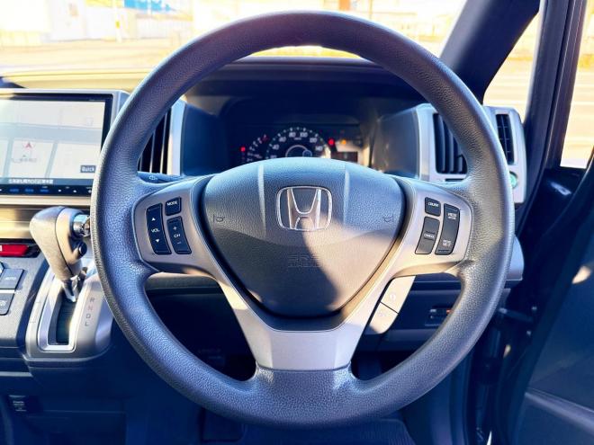 ステップワゴン2.0G Eセレクション 4WD 本州仕入　寒冷地仕様 純正ナビ　Bluetooth接続　後席モニター　パワースライド　アイドリングストップ　社外アルミ　横滑り防止　スマートキー　3列シート　タイミングチェーン車　バックカメラ　フルセグTV 4WD 2000 ５Dr