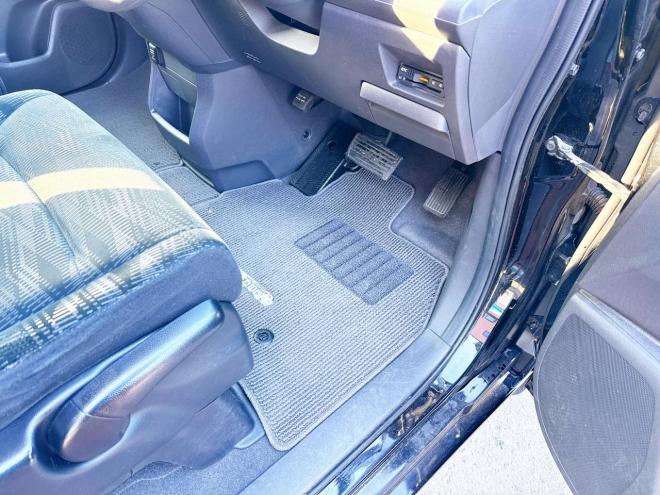 ステップワゴン2.0G Eセレクション 4WD 本州仕入　寒冷地仕様 純正ナビ　Bluetooth接続　後席モニター　パワースライド　アイドリングストップ　社外アルミ　横滑り防止　スマートキー　3列シート　タイミングチェーン車　バックカメラ　フルセグTV 4WD 2000 ５Dr