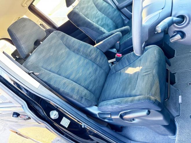 ステップワゴン2.0G Eセレクション 4WD 本州仕入　寒冷地仕様 純正ナビ　Bluetooth接続　後席モニター　パワースライド　アイドリングストップ　社外アルミ　横滑り防止　スマートキー　3列シート　タイミングチェーン車　バックカメラ　フルセグTV 4WD 2000 ５Dr