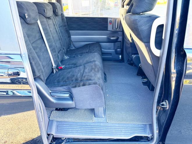 ステップワゴン2.0G Eセレクション 4WD 本州仕入　寒冷地仕様 純正ナビ　Bluetooth接続　後席モニター　パワースライド　アイドリングストップ　社外アルミ　横滑り防止　スマートキー　3列シート　タイミングチェーン車　バックカメラ　フルセグTV 4WD 2000 ５Dr