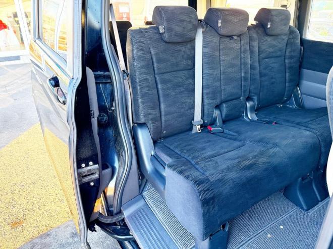 ステップワゴン2.0G Eセレクション 4WD 本州仕入　寒冷地仕様 純正ナビ　Bluetooth接続　後席モニター　パワースライド　アイドリングストップ　社外アルミ　横滑り防止　スマートキー　3列シート　タイミングチェーン車　バックカメラ　フルセグTV 4WD 2000 ５Dr