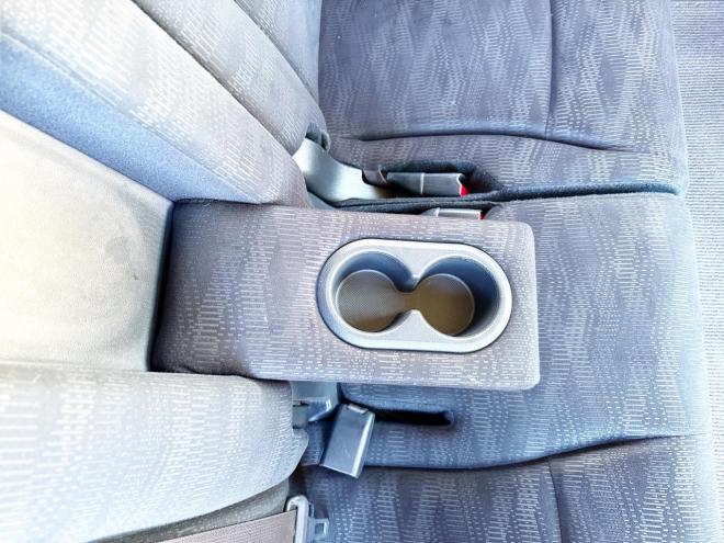 ステップワゴン2.0G Eセレクション 4WD 本州仕入　寒冷地仕様 純正ナビ　Bluetooth接続　後席モニター　パワースライド　アイドリングストップ　社外アルミ　横滑り防止　スマートキー　3列シート　タイミングチェーン車　バックカメラ　フルセグTV 4WD 2000 ５Dr