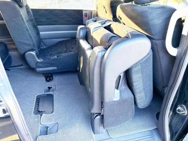 ステップワゴン2.0G Eセレクション 4WD 本州仕入　寒冷地仕様 純正ナビ　Bluetooth接続　後席モニター　パワースライド　アイドリングストップ　社外アルミ　横滑り防止　スマートキー　3列シート　タイミングチェーン車　バックカメラ　フルセグTV 4WD 2000 ５Dr