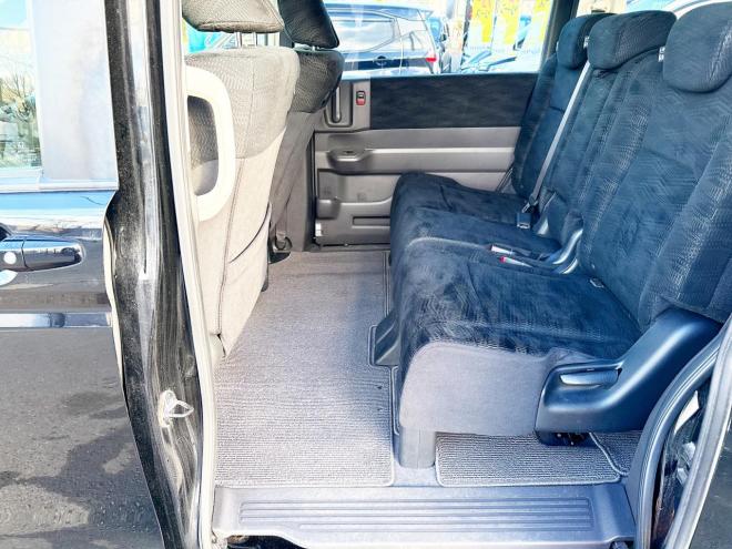 ステップワゴン2.0G Eセレクション 4WD 本州仕入　寒冷地仕様 純正ナビ　Bluetooth接続　後席モニター　パワースライド　アイドリングストップ　社外アルミ　横滑り防止　スマートキー　3列シート　タイミングチェーン車　バックカメラ　フルセグTV 4WD 2000 ５Dr