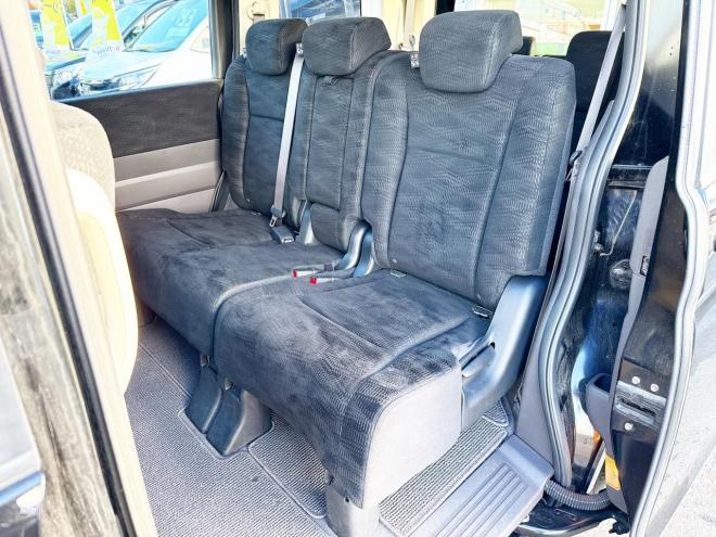 ステップワゴン2.0G Eセレクション 4WD 本州仕入　寒冷地仕様 純正ナビ　Bluetooth接続　後席モニター　パワースライド　アイドリングストップ　社外アルミ　横滑り防止　スマートキー　3列シート　タイミングチェーン車　バックカメラ　フルセグTV 4WD 2000 ５Dr