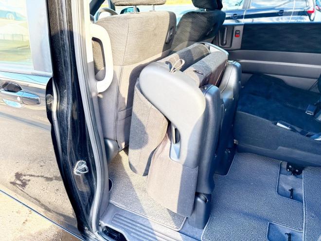 ステップワゴン2.0G Eセレクション 4WD 本州仕入　寒冷地仕様 純正ナビ　Bluetooth接続　後席モニター　パワースライド　アイドリングストップ　社外アルミ　横滑り防止　スマートキー　3列シート　タイミングチェーン車　バックカメラ　フルセグTV 4WD 2000 ５Dr