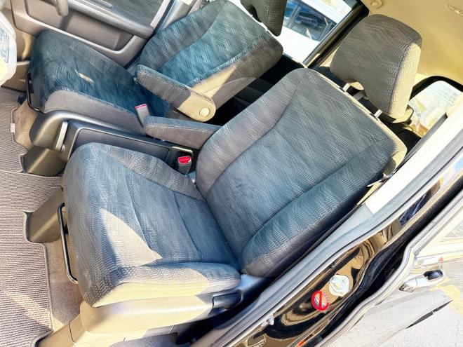 ステップワゴン2.0G Eセレクション 4WD 本州仕入　寒冷地仕様 純正ナビ　Bluetooth接続　後席モニター　パワースライド　アイドリングストップ　社外アルミ　横滑り防止　スマートキー　3列シート　タイミングチェーン車　バックカメラ　フルセグTV 4WD 2000 ５Dr