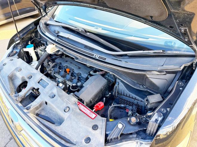 ステップワゴン2.0G Eセレクション 4WD 本州仕入　寒冷地仕様 純正ナビ　Bluetooth接続　後席モニター　パワースライド　アイドリングストップ　社外アルミ　横滑り防止　スマートキー　3列シート　タイミングチェーン車　バックカメラ　フルセグTV 4WD 2000 ５Dr