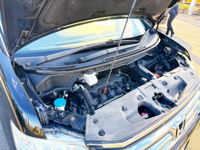 ステップワゴン2.0G Eセレクション 4WD 本州仕入　寒冷地仕様 純正ナビ　Bluetooth接続　後席モニター　パワースライド　アイドリングストップ　社外アルミ　横滑り防止　スマートキー　3列シート　タイミングチェーン車　バックカメラ　フルセグTV 4WD 2000 ５Dr