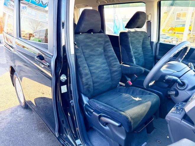 ステップワゴン2.0G Eセレクション 4WD 本州仕入　寒冷地仕様 純正ナビ　Bluetooth接続　後席モニター　パワースライド　アイドリングストップ　社外アルミ　横滑り防止　スマートキー　3列シート　タイミングチェーン車　バックカメラ　フルセグTV 4WD 2000 ５Dr