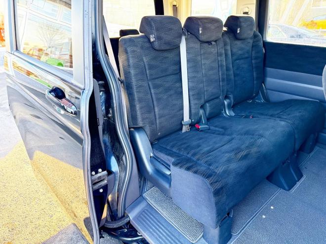 ステップワゴン2.0G Eセレクション 4WD 本州仕入　寒冷地仕様 純正ナビ　Bluetooth接続　後席モニター　パワースライド　アイドリングストップ　社外アルミ　横滑り防止　スマートキー　3列シート　タイミングチェーン車　バックカメラ　フルセグTV 4WD 2000 ５Dr