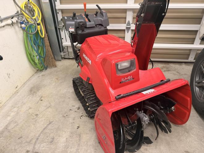 除雪機ホンダハイブリッド除雪機Hss970i
9馬力整備後引き渡し