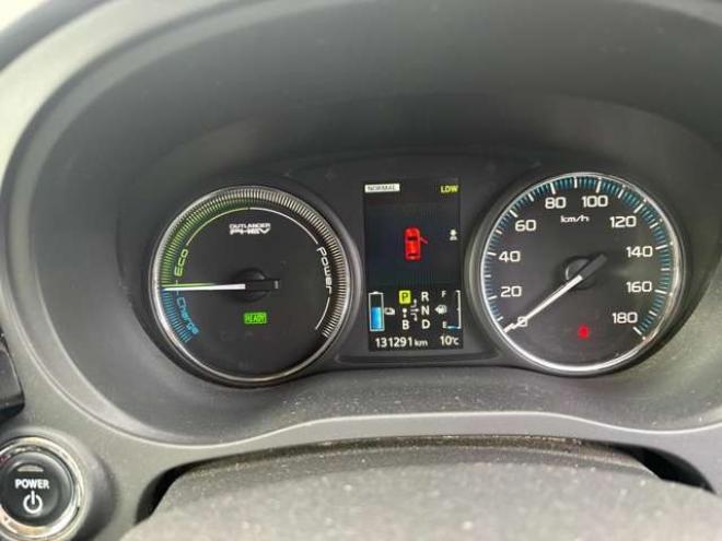 アウトランダーPHEV2.0 G ナビパッケージ 4WD　 2000