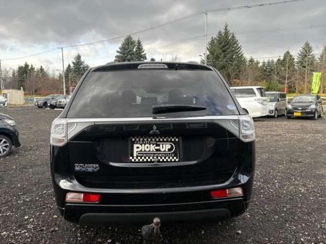 アウトランダーPHEV2.0 G ナビパッケージ 4WD　 2000