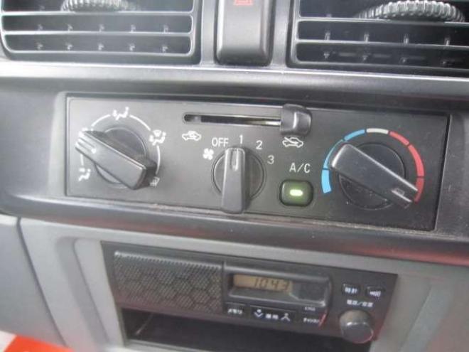 ミニキャブトラック Vタイプ エアコン付 4WD　道外仕入れ 切替式4WD パワステ エアコン スタッドレス+ホイールセット積込み 1年間走行無制限保証付 660