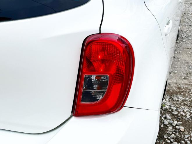 マーチ5ドア1.2X FOUR Vセレクション 4WD　ローンが不安な方＜優遇ローン＞　1年保証付 寒冷地仕様　純正ナビ