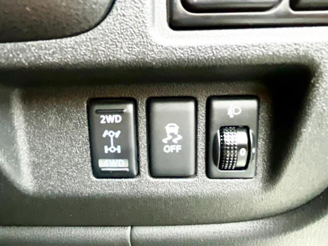 マーチ5ドア1.2X FOUR Vセレクション 4WD　ローンが不安な方＜優遇ローン＞　1年保証付 寒冷地仕様　純正ナビ