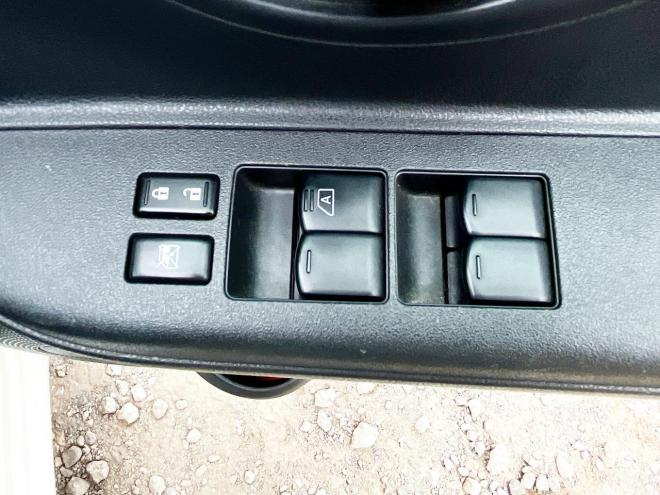 マーチ5ドア1.2X FOUR Vセレクション 4WD　ローンが不安な方＜優遇ローン＞　1年保証付 寒冷地仕様　純正ナビ