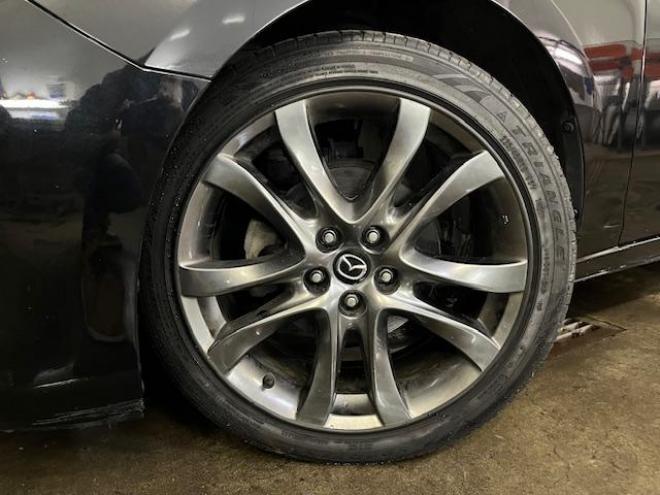 アテンザワゴンＸＤ　Ｌパッケージ　寒冷地仕様　禁煙車　スカイアクティブディーゼルターボ　純正１９インチＡＷ　社外１７ＡＷ＋スタッドレスタイヤ付　純正ナビ（地デジ　ＤＶＤ再生　Ｂｌｕｅｔｏｏｔｈ）＋バックカメラ　前後ドライブレコーダー　ヘッドアップディスプレイ　ＢＯＳＥサウンド　衝突軽減ブレーキ　レーダークルーズコントロール　車線逸脱警報　ＬＥＤヘッドライト　フロントガラス熱線　シートヒーター　ステアリングヒーター　横滑り防止装置　ＥＴＣ 4WD 2200 5Dr