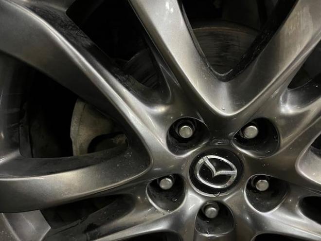 アテンザワゴンＸＤ　Ｌパッケージ　寒冷地仕様　禁煙車　スカイアクティブディーゼルターボ　純正１９インチＡＷ　社外１７ＡＷ＋スタッドレスタイヤ付　純正ナビ（地デジ　ＤＶＤ再生　Ｂｌｕｅｔｏｏｔｈ）＋バックカメラ　前後ドライブレコーダー　ヘッドアップディスプレイ　ＢＯＳＥサウンド　衝突軽減ブレーキ　レーダークルーズコントロール　車線逸脱警報　ＬＥＤヘッドライト　フロントガラス熱線　シートヒーター　ステアリングヒーター　横滑り防止装置　ＥＴＣ 4WD 2200 5Dr