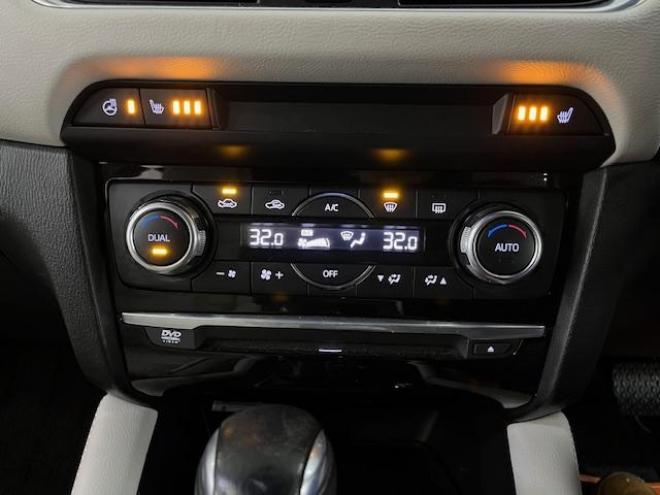 アテンザワゴンＸＤ　Ｌパッケージ　寒冷地仕様　禁煙車　スカイアクティブディーゼルターボ　純正１９インチＡＷ　社外１７ＡＷ＋スタッドレスタイヤ付　純正ナビ（地デジ　ＤＶＤ再生　Ｂｌｕｅｔｏｏｔｈ）＋バックカメラ　前後ドライブレコーダー　ヘッドアップディスプレイ　ＢＯＳＥサウンド　衝突軽減ブレーキ　レーダークルーズコントロール　車線逸脱警報　ＬＥＤヘッドライト　フロントガラス熱線　シートヒーター　ステアリングヒーター　横滑り防止装置　ＥＴＣ 4WD 2200 5Dr