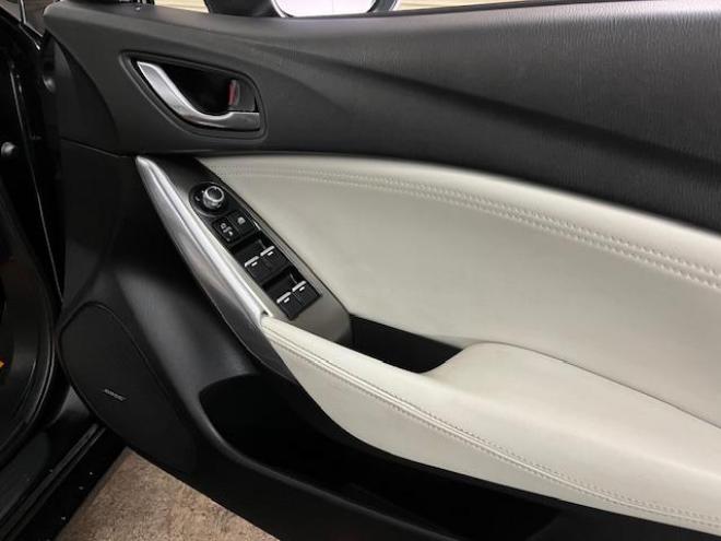 アテンザワゴンＸＤ　Ｌパッケージ　寒冷地仕様　禁煙車　スカイアクティブディーゼルターボ　純正１９インチＡＷ　社外１７ＡＷ＋スタッドレスタイヤ付　純正ナビ（地デジ　ＤＶＤ再生　Ｂｌｕｅｔｏｏｔｈ）＋バックカメラ　前後ドライブレコーダー　ヘッドアップディスプレイ　ＢＯＳＥサウンド　衝突軽減ブレーキ　レーダークルーズコントロール　車線逸脱警報　ＬＥＤヘッドライト　フロントガラス熱線　シートヒーター　ステアリングヒーター　横滑り防止装置　ＥＴＣ 4WD 2200 5Dr