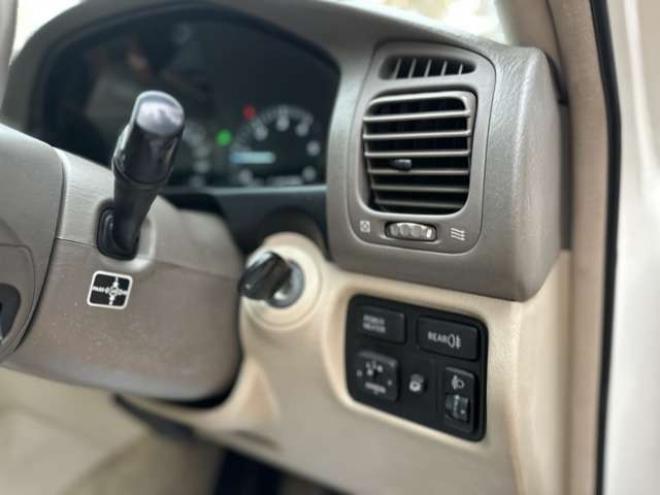 ランドクルーザー100 4.2 VXリミテッド Gセレクション ディーゼルターボ 4WD　ハイトコントロール　ヒッチメンバー　純正ナビ　バックカメラ　ベージュ革シート　シートヒーター　ETC　パワーウィンドウ　パワステ　サンルーフ　キーレスエントリー 4200