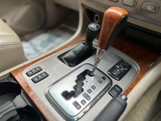 ランドクルーザー100 4.2 VXリミテッド Gセレクション ディーゼルターボ 4WD　ハイトコントロール　ヒッチメンバー　純正ナビ　バックカメラ　ベージュ革シート　シートヒーター　ETC　パワーウィンドウ　パワステ　サンルーフ　キーレスエントリー 4200