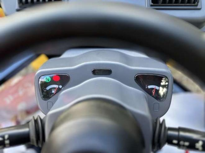 ホイールローダコマツ　WA30-6E0　18h 除雪仕様　純正キャビン　ヒーター　デフロスタ　純正AM/FMラジオ　FRワイパー　LED作業灯　スパイクタイヤ 2WD 1640