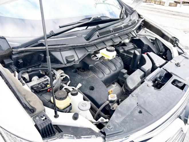 エルグランド2.5 250ハイウェイスター 4WD ローンが不安な方＜優遇ローン＞ 寒冷地仕様　純正ナビ　後席モニター　バックカメラ　両側パワースライド 4WD 2500 5Dr