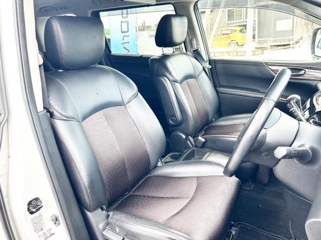 エルグランド2.5 250ハイウェイスター 4WD ローンが不安な方＜優遇ローン＞ 寒冷地仕様　純正ナビ　後席モニター　バックカメラ　両側パワースライド 4WD 2500 5Dr