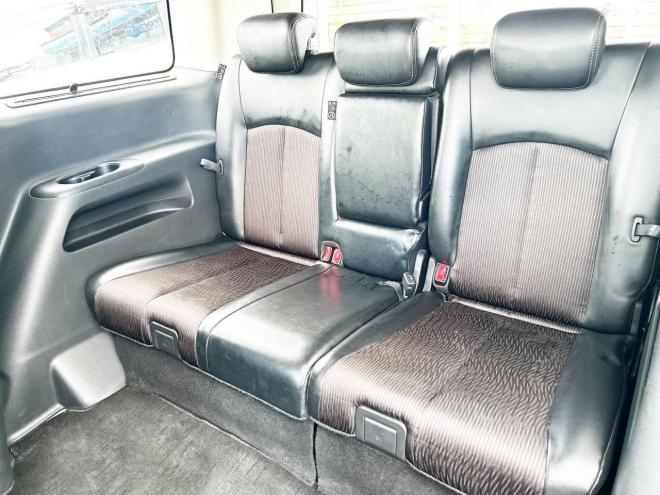 エルグランド2.5 250ハイウェイスター 4WD ローンが不安な方＜優遇ローン＞ 寒冷地仕様　純正ナビ　後席モニター　バックカメラ　両側パワースライド 4WD 2500 5Dr