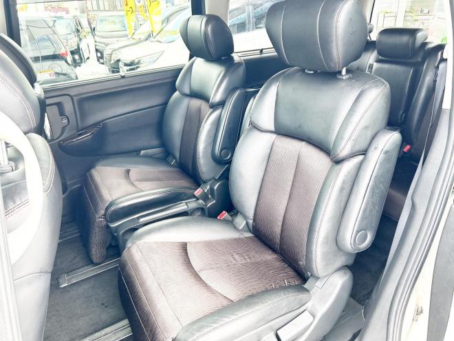 エルグランド2.5 250ハイウェイスター 4WD ローンが不安な方＜優遇ローン＞ 寒冷地仕様　純正ナビ　後席モニター　バックカメラ　両側パワースライド 4WD 2500 5Dr