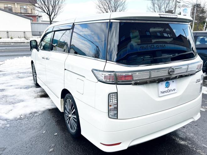 エルグランド2.5 250ハイウェイスター 4WD ローンが不安な方＜優遇ローン＞ 寒冷地仕様　純正ナビ　後席モニター　バックカメラ　両側パワースライド 4WD 2500 5Dr