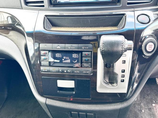 エルグランド2.5 250ハイウェイスター 4WD ローンが不安な方＜優遇ローン＞ 寒冷地仕様　純正ナビ　後席モニター　バックカメラ　両側パワースライド 4WD 2500 5Dr