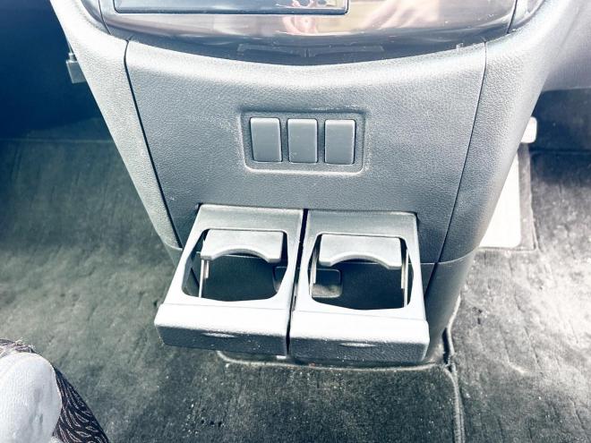 エルグランド2.5 250ハイウェイスター 4WD ローンが不安な方＜優遇ローン＞ 寒冷地仕様　純正ナビ　後席モニター　バックカメラ　両側パワースライド 4WD 2500 5Dr