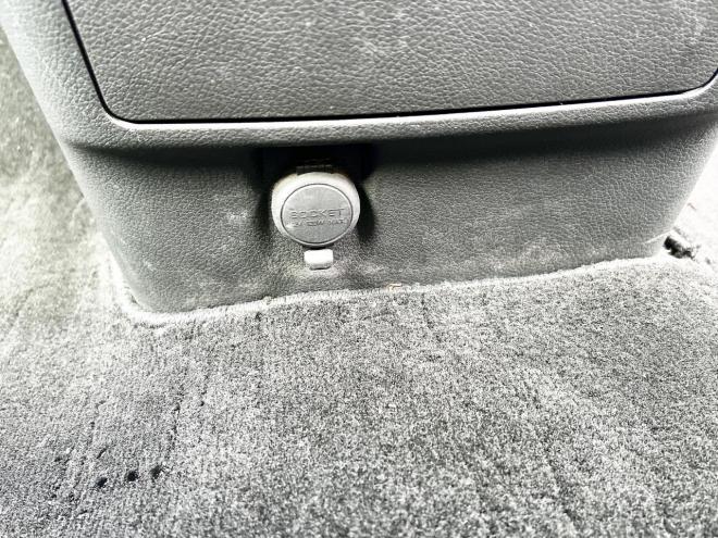 エルグランド2.5 250ハイウェイスター 4WD ローンが不安な方＜優遇ローン＞ 寒冷地仕様　純正ナビ　後席モニター　バックカメラ　両側パワースライド 4WD 2500 5Dr