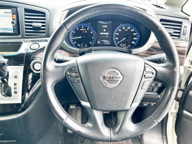 エルグランド2.5 250ハイウェイスター 4WD ローンが不安な方＜優遇ローン＞ 寒冷地仕様　純正ナビ　後席モニター　バックカメラ　両側パワースライド 4WD 2500 5Dr