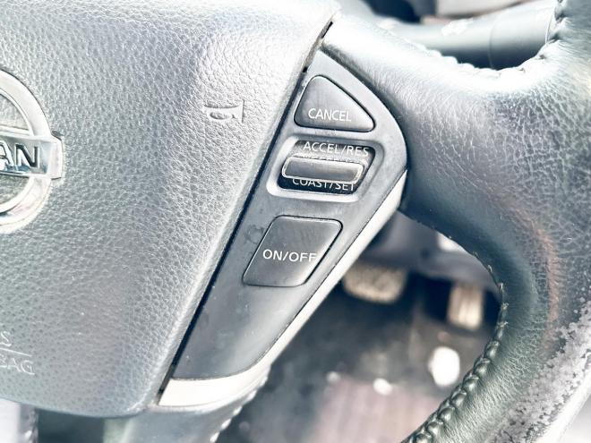 エルグランド2.5 250ハイウェイスター 4WD ローンが不安な方＜優遇ローン＞ 寒冷地仕様　純正ナビ　後席モニター　バックカメラ　両側パワースライド 4WD 2500 5Dr