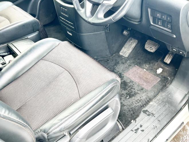 エルグランド2.5 250ハイウェイスター 4WD ローンが不安な方＜優遇ローン＞ 寒冷地仕様　純正ナビ　後席モニター　バックカメラ　両側パワースライド 4WD 2500 5Dr