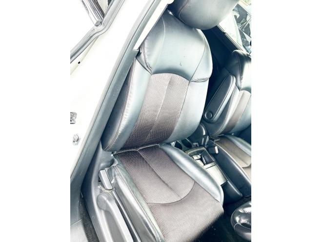 エルグランド2.5 250ハイウェイスター 4WD ローンが不安な方＜優遇ローン＞ 寒冷地仕様　純正ナビ　後席モニター　バックカメラ　両側パワースライド 4WD 2500 5Dr