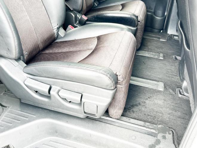 エルグランド2.5 250ハイウェイスター 4WD ローンが不安な方＜優遇ローン＞ 寒冷地仕様　純正ナビ　後席モニター　バックカメラ　両側パワースライド 4WD 2500 5Dr