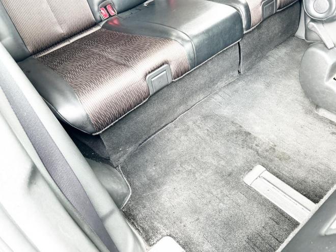 エルグランド2.5 250ハイウェイスター 4WD ローンが不安な方＜優遇ローン＞ 寒冷地仕様　純正ナビ　後席モニター　バックカメラ　両側パワースライド 4WD 2500 5Dr