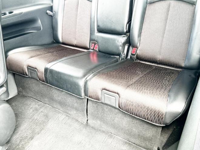 エルグランド2.5 250ハイウェイスター 4WD ローンが不安な方＜優遇ローン＞ 寒冷地仕様　純正ナビ　後席モニター　バックカメラ　両側パワースライド 4WD 2500 5Dr