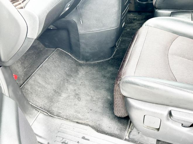 エルグランド2.5 250ハイウェイスター 4WD ローンが不安な方＜優遇ローン＞ 寒冷地仕様　純正ナビ　後席モニター　バックカメラ　両側パワースライド 4WD 2500 5Dr