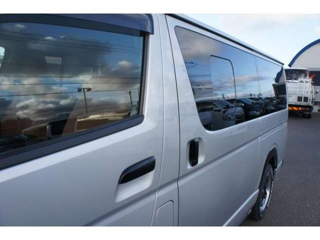 レジアスエース2.8 スーパーGL ロングボディ ディーゼルターボ 4WD　415COBRA丸目キット&CL3フロントリップ&ステージIリアスポ　415SAFARIオーバーフェンダー　ESSEXステラ16インチAW　TOYOオープンカントリーR/T　415COBRAベッドキット　寒冷地仕様　純正ETC 新品シートカバー 2800