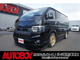 レジアスエース　2.8 スーパーGL ダークプライム ロングボディ ディーゼルターボ 4WD　415COBRAコンプリート車両　ファントムヘッドライトシステム&ファントムゴールド18インチホイール&フェイスリフトキット&フルエアロ&フローティングリップ&ローフォルムフェンダー　玄武2インチダウンブロック 2800