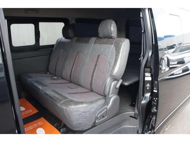 レジアスエース2.8 スーパーGL ダークプライム ロングボディ ディーゼルターボ 4WD　415COBRAコンプリート車両　ファントムヘッドライトシステム&ファントムゴールド18インチホイール&フェイスリフトキット&フルエアロ&フローティングリップ&ローフォルムフェンダー　玄武2インチダウンブロック 2800